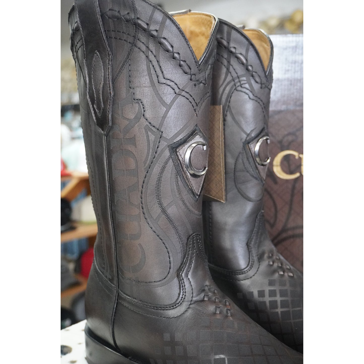 Cuadra Hombre Res Sillero Over Negro Botas
