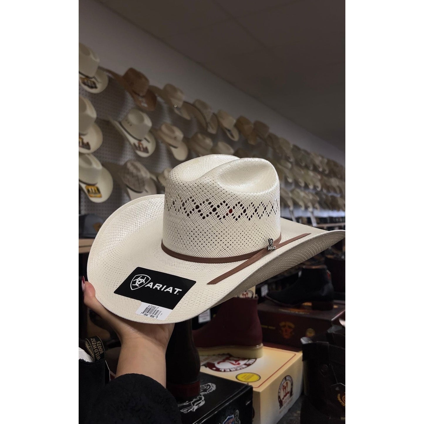 30X Ariat Diamond Shantung, Cattleman Crown