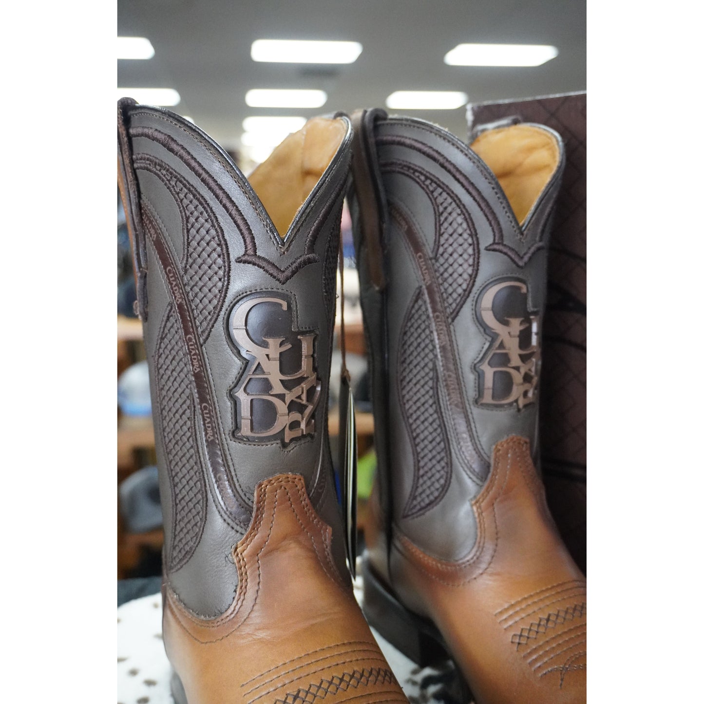 Cuadra Hombre Bota de Res Crust Base Satro Arena