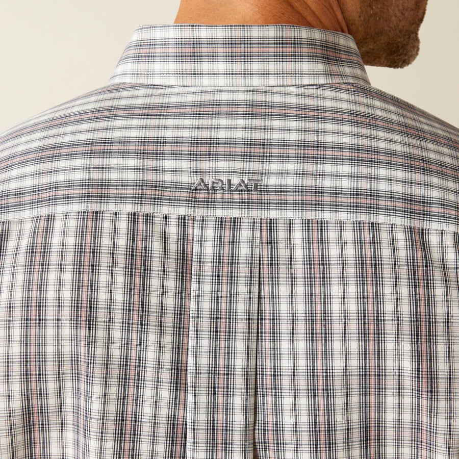 Ariat Men’s Wrinkle Free Onyx Button Down Short Sleeve Shirt